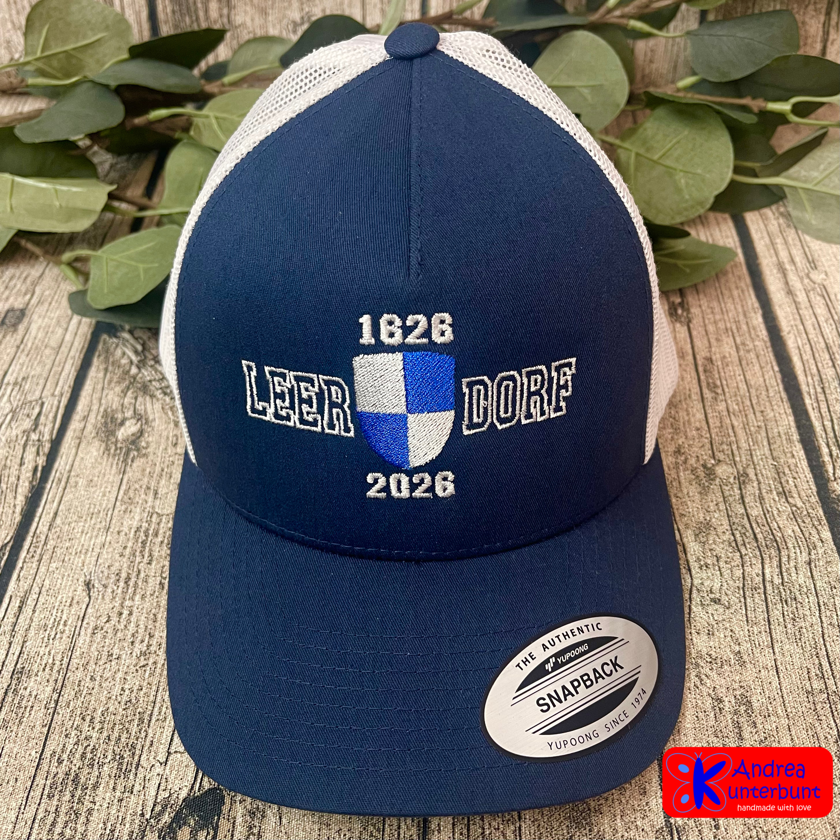 Truckercap „Leer-Dorf“ – Navy/Weiß
